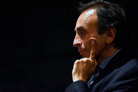 Dans la peau de jacques chirac. Eric Zemmour - Vidéo CHOC : le journaliste agressé en ...