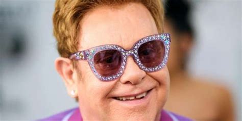 Taron egerton, elton john and david furnish on the set of rocketman. Elton John fordert Unterstützung von jungen Musikern für ...