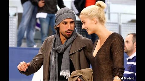 Nationalspieler sami khedira (25) und seine schöne verlobte lena gercke (24) tummeln sich gerade am strand von miami (florida). Lena Gercke und Sami Khedira - YouTube