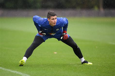 Footbed shape is specifically designed for a man's foot; Kepa Arrizabalaga & Mateo Kovacic spotted in Chelsea ...