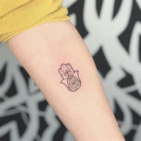 ✅ significado, historia, imágenes, tatuajes. Tatuaggio mano di Fatima: perché si fa? | TatuaggiPiercing.it