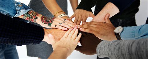 A vida é muito mais do que algo abstrato aonde muitos tentam ser bem sucedidos outros apenas querem estar lá fazendo parte daquilo que julgam ser algo bom. Permita-se: Somos todos iguais, todos têm medos | Nilo Silva
