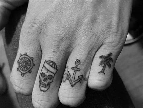 It happens due to the constant movement in our hands, and frequent contact with water as we wash our hands several times a day. Wie Schnell Finger-Tattoos Fade - Verblassen Tinte ...