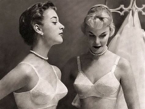 Vorrei sapere di più riguardo gli sguardi da fare, ad esempio: Lingerie Vintage: la seduzione con lo sguardo al passato ...