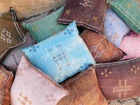 Feel good, look good, save the animals. Agave Silk: A Cruelty-Free Vegetable Silk Made From Cactus in 2020 | Silk pillow, Silk throw ...