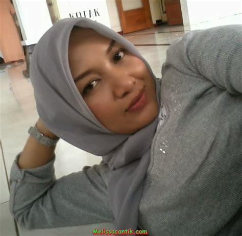 Een tante is een derdegraads bloedverwantschap. Foto Tante Muda Bandung Cantik Pakai Hijab (Hot ...