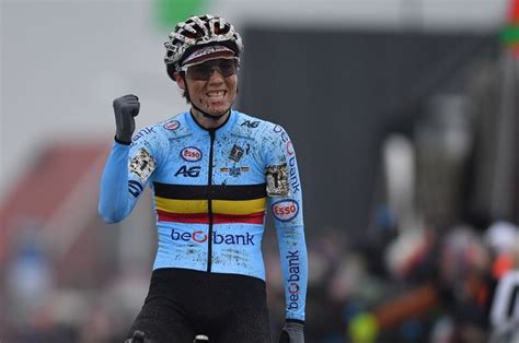 Interview van sanne cant op de internationale sluitingsprijs gva cyclocross 2008 in oostmalle. Sanne Cant rekent af met Brand, Vos en Betsema en is opnieuw wereldkampioene! | Veldrijden ...