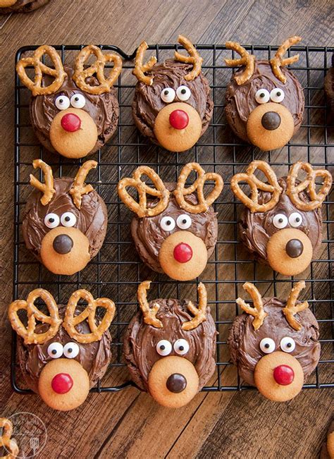 Colorado knows how to do winter well and these giant cookies from cake crumbs in denver are the perfect. Reindeer Cookies - These reindeer cookies are so adorable ...