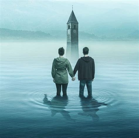 The series focuses on two teen twins who must unravel the façade surrounding their mother's mysterious disappearance. Curon: Netflix revela trailer legendado de nova série ...