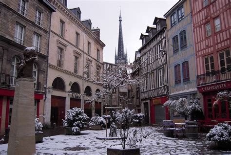 Académie en zone c : Sous la neige place Saint-Amand à Rouen. - Allo ! T'es où