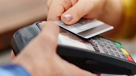 Compara las tarjetas de crédito online que ofrecen los bancos y solicita la mejor tarjeta de crédito para ti a través de internet en diciembre de 2015. Qué tan segura es la tecnología "contactless" de las ...