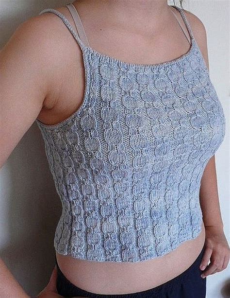 Women normally wear strapless bras or ones with clear straps underneath this type of tank. Free Knitting Pattern for Regatinha Top | Free knitting ...