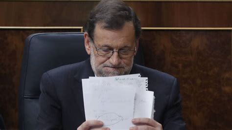 Mariano rajoy se enfrenta una moción de censura propiciada por un escándalo de corrupción en el seno de su partido. La moción de censura al PP: ¿En qué consiste? ¿Cómo se ...