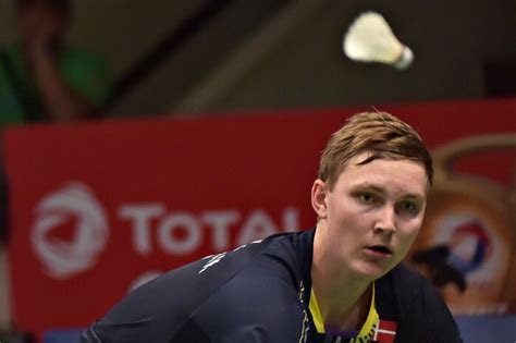 Viktor axelsen of team denmark celebrates as he wins against shi yu axelsen took an early lead in the first game and the chinese player was unable to find a response. Axelsen ude af VM efter drama | Badminton | DR