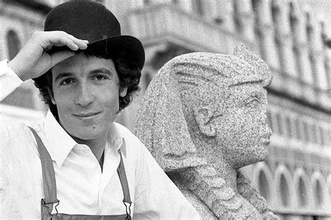 Guarda le immagini e i servizi fotografici di rino gaetano, e ascolta online la musica più recente. Rino Gaetano. Un mito dei nostri giorni - Donna Moderna