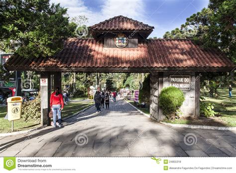 Am vormittag ist es stark bewölkt. Lago Schwarze Gramado Brasilien Redaktionelles Stockfoto ...