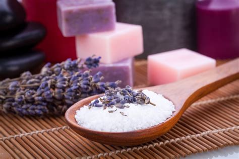 Uno dei componenti per la preparazione in casa del sapone, è la soda caustica che però può essere tranquillamente. Sapone fatto in casa: come fare saponi naturali a freddo ...