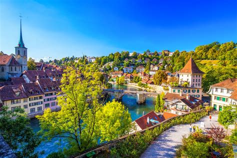 De grootste stad is zürich. The best things to see in Bern, the capital of Switzerland