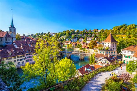 De grootste stad is zürich. The best things to see in Bern, the capital of Switzerland