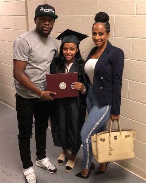 When it comes to extravagant gifts for his children, boxing icon floyd mayweather is certainly putting his tremendous. Floyd Mayweather With His Daughter & Her Mother (2018