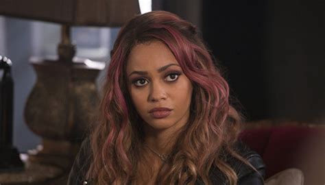 Find and save images from the riverdale: Riverdale : des secrets sur le passé de Toni dans la ...