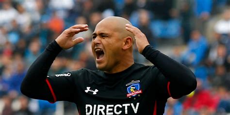 Humberto andrés suazo pontivo, nicknamed chupete, is a chilean professional footballer who plays as a striker for deportes la serena. Humberto Suazo habla por primera vez de su salida de Colo ...