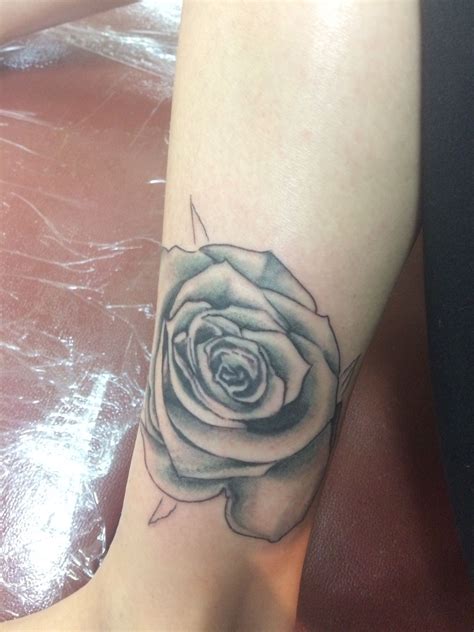 White roses are commonly known to show purity, innocence, youth and secrecy, whereas black not only that, rose tattoos can be combined with different shades to alter the meaning slightly. Outline and grey shading of English rose tattoo done by ...