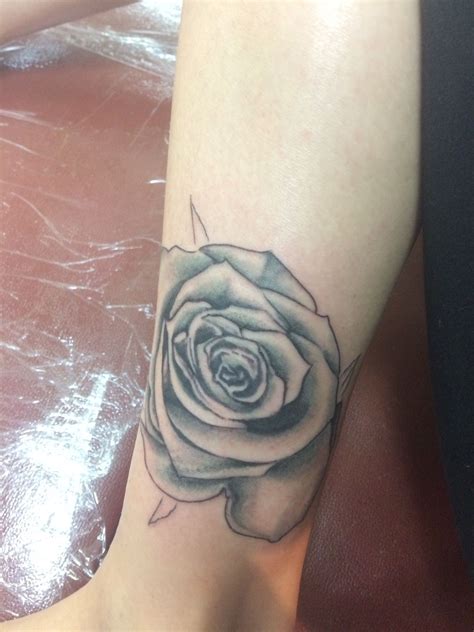 The black has been used to create the rose as well as its shadow. Outline and grey shading of English rose tattoo done by ...