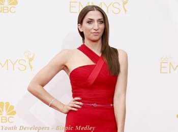Peretti was raised in oakland, california, the daughter of an italian american father and jewish mother. Hello USA: chelsea peretti skateboarding