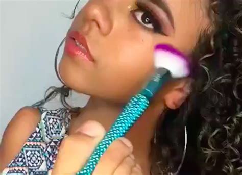 Vitória bueno, la ballerina brasiliana nata senza braccia porta un messaggio di speranza: "Não ter os braços é só um detalhe", diz Vitória Bueno, que se tornou inspiração na internet