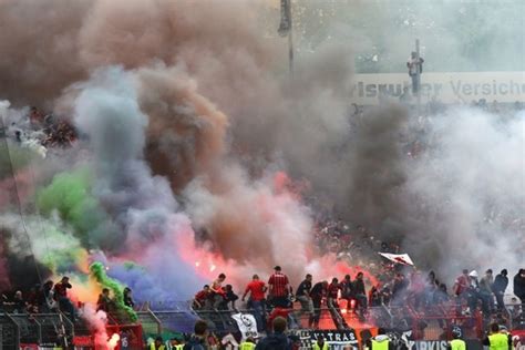 Dem verein droht eine harte strafe, die anhänger weisen jede verantwortung zurück. .::Sportlich-Elegant::. - Photo-Video-MatchReports ...