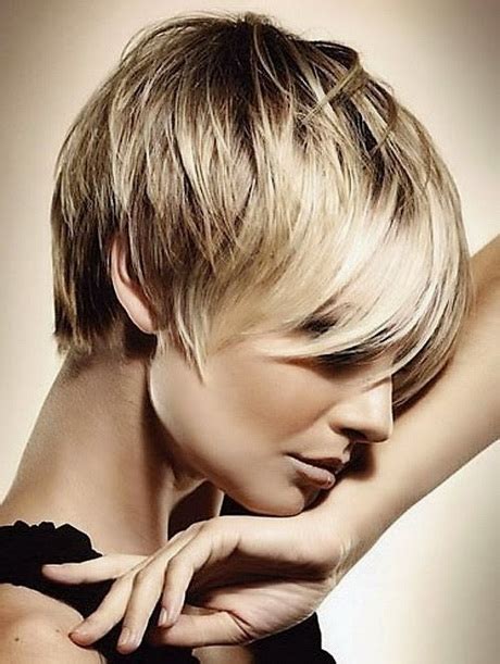 Quels sont les logiciels de coiffure gratuits ? Coupe de cheveux femme court visage rond