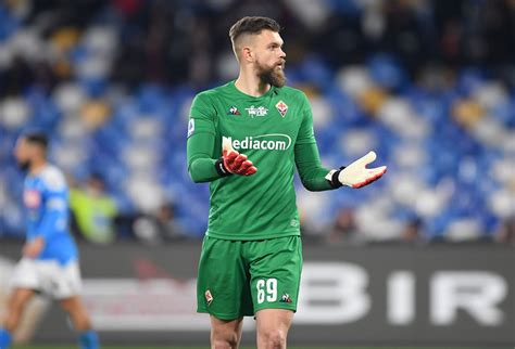 Biography, age, team, best saves and videos, injuries, photos and much more at besoccer. Report: Milan monitoring Fiorentina goalkeeper amid Donnarumma uncertainty