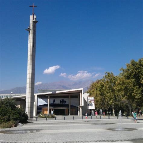 Frente al metro estacion san joaquin y campus de la universidad catolica. Pontificia Universidad Católica de Chile, Campus San ...