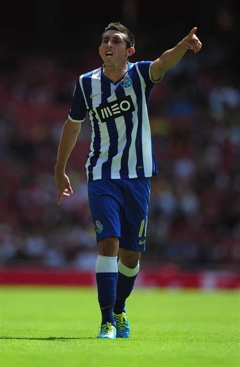 Héctor herrera (born 19 april 1990) is a mexican footballer who plays as a centre midfield for spanish club atlético madrid. Hector Herrera - Hector Herrera Photos - Napoli v FC Porto - Emirates Cup - Zimbio