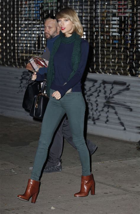 Pictures of taylor swift in tight blue jeans. Taylor Swift in Green Tight Jeans -16 - GotCeleb