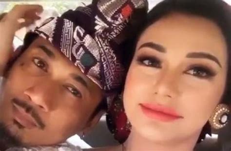 Awal mula karirnya sebagai modelpun tidak berjalan mulus alias penuh rintangan dan tantangan yang harus dilewati. Netizen Singgung Agama Nora Alexandra, Jerinx SID Ancam ...