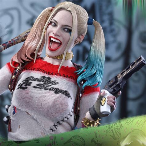 The australian actress, 24, shot her first scenes in the dc comics adaptation and her costume was simply incredible. Margot Robbie Harley Quinn Costume - Suicide Squad