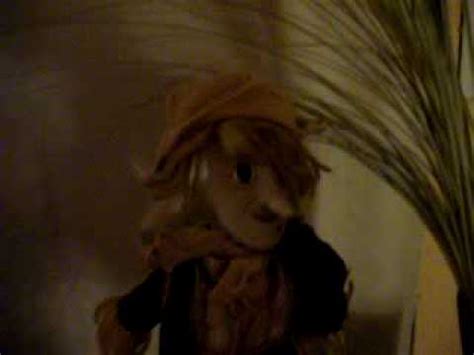 Worzel gummidge is a walking, talking scarecrow character in british children's fiction who originally appeared in a series of books by the english. Worzel Gummidge Intro - with the official dolls - YouTube