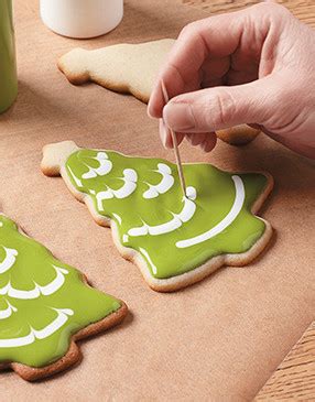 Royal icing is made by beating egg whites and icing sugar together to form a smooth paste. Royal Icing Without Meringe Powder Or Tarter / Cream Of Tartar What Is It The Bearfoot Baker ...