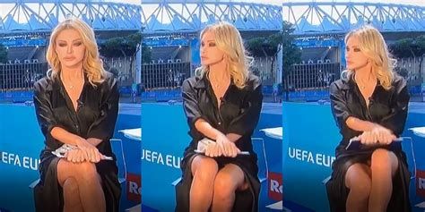 She has been active on rai since the 1990s, hosting its main sports programs such as la domenica sportiva  and 90º minuto Paola Ferrari e il video alla Sharon Stone: "Lei non ...