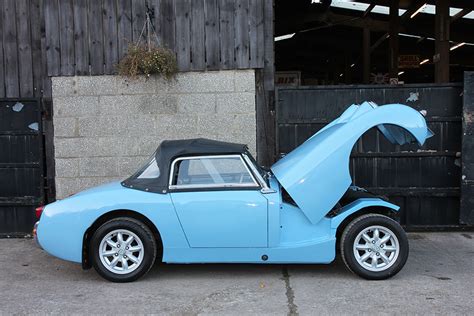 Colour dark blue combined with a red leatherette interior trimmed with white piping. ROAD TEST - AUSTIN HEALEY FROGEYE SPRITE | Classics World