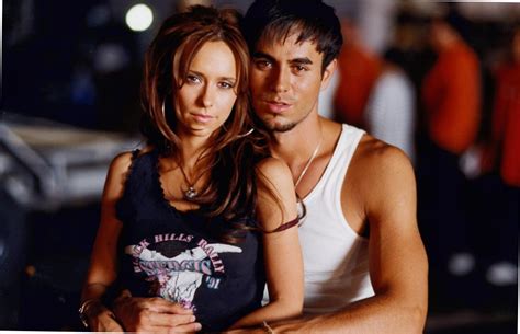 Blige, toni braxton, michael jackson, janet jackson, barbra streisand, miley cyrus, enrique iglesias, jamie foxx, wyclef jean, adam levine. Jennifer Love Hewitt - Lovers Changes