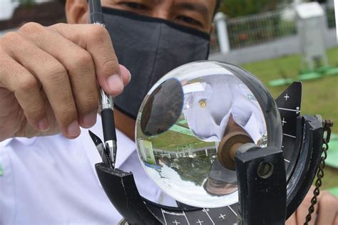 Waspada gelombang tinggi di perairan selatan banten capai 4 meter. BMKG: Hujan Lebat Disertai Angin Puting Beliung Berpeluang ...