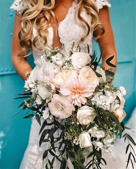 The world's finest flowers delivered to your door with moyses stevens. Wedding Flowers in 2020 | Wholesale flowers wedding, Bulk ...