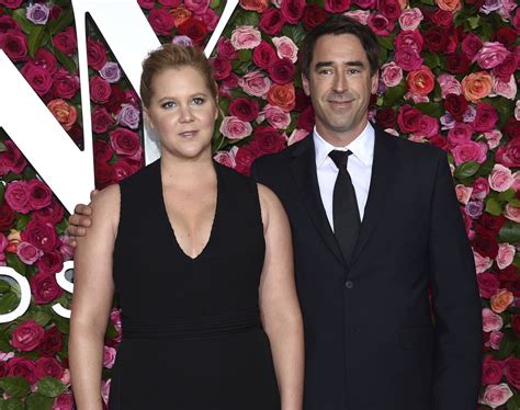 Die schwangeren comedians amy schumer und ali wong tun es auf der bühne. Amy Schumer ist schwanger: Frohe politische Botschaft ...