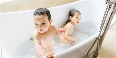 Best free online bathing games for kids on gamebaby.com. Bath Time Games To Play With Your 5-Year-Old While ...