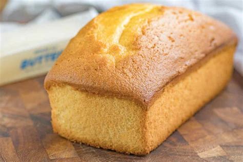 Once out of the oven, leave to cool and make the icing. Vanilla Pound Cake | Cake | Pound cake recipes, Easy ...