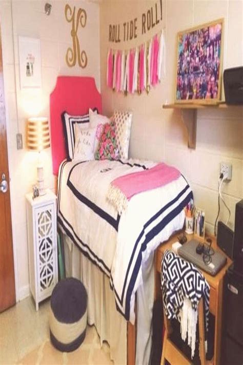 Maybe you would like to learn more about one of these? 25 Preppy Dorm Rooms To Copy Society19 Show your school pride with DIY wall art in preppy dorm r ...