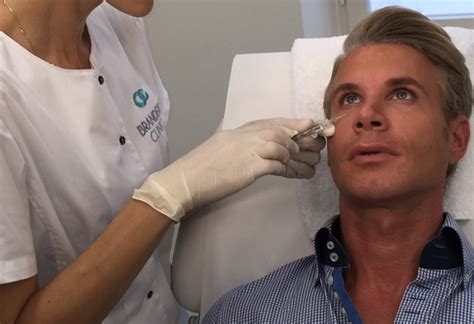 Owner of can clinic aesthetics and plastic surgery clinic czech republic prague. Chcete vědět, jak to má Robert Paulat s plastikami a proč ...